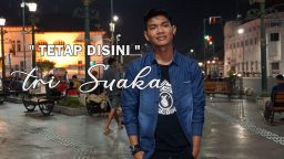 lirik lagu tetap disini tri suaka