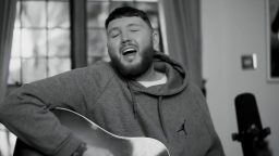 lirik lagu train wreck james arthur dan artinya